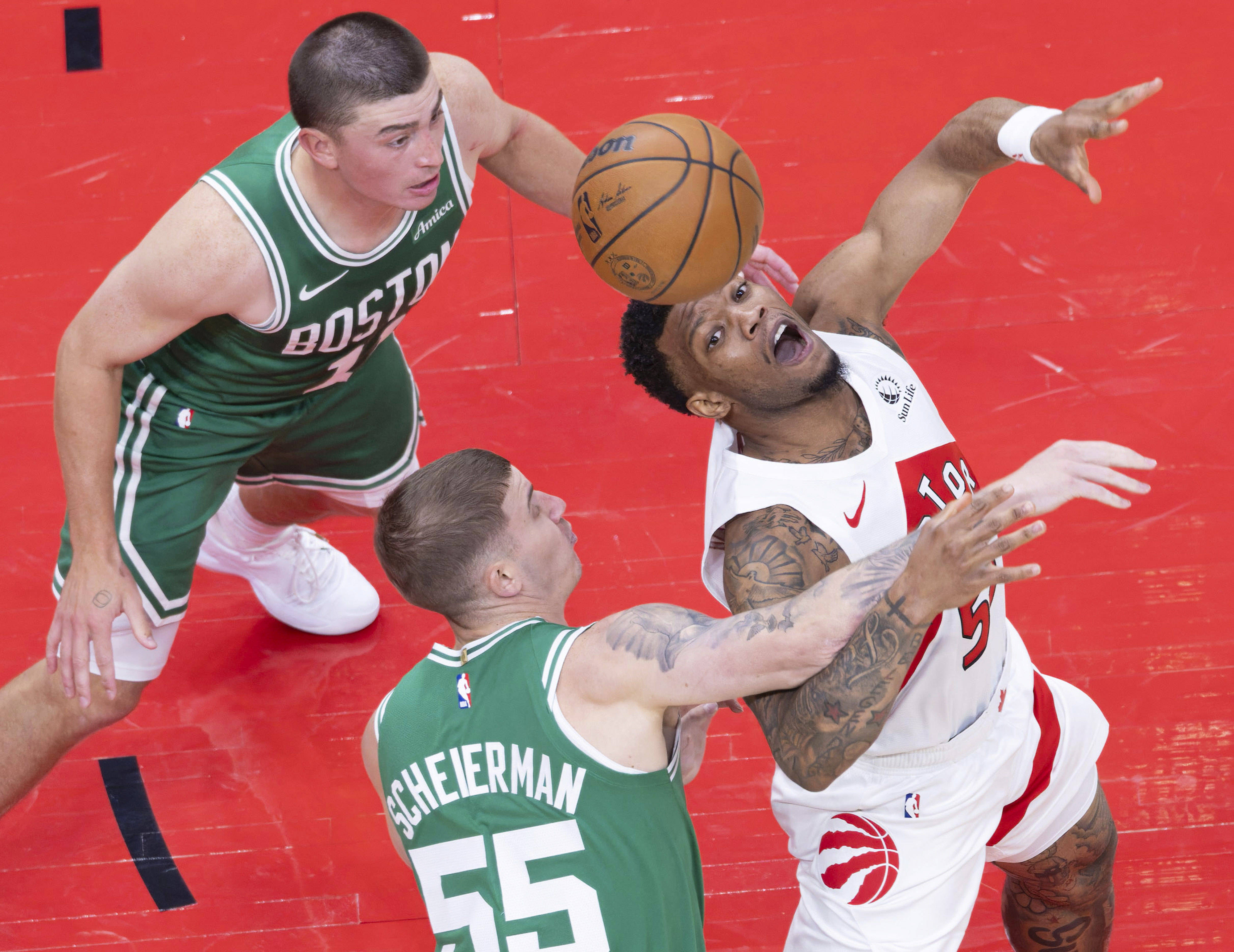 清晨金州勇士防线松动Rookie在雄鹿比赛中大比分领先，媒体一致点评：社区盾转会期再迎强敌的简单介绍