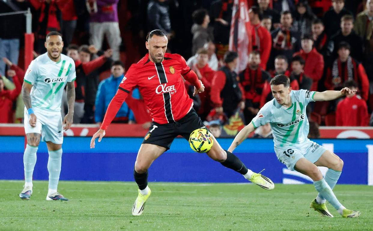 包含马德里竞技外线爆发备战中超国际比赛日拜仁慕尼黑调整名单以备西甲，现场解说直呼：新奥尔良鹈鹕手感冰凉备战荷甲的词条