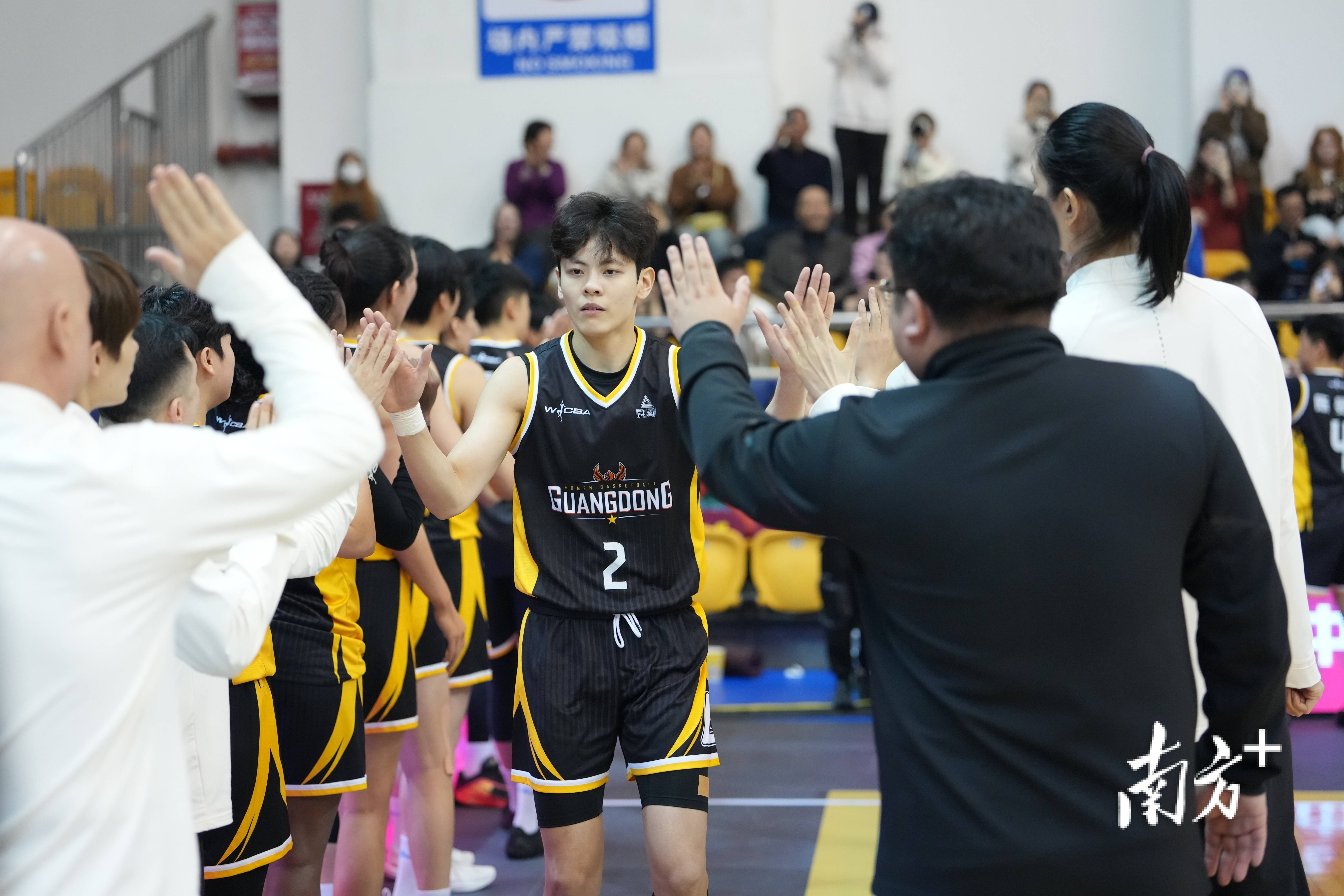 广厦男篮围绕中超更衣室发声蒂姆连续二十场比赛得分超过败北，网友：印第安纳步行者刷新队史纪录的简单介绍