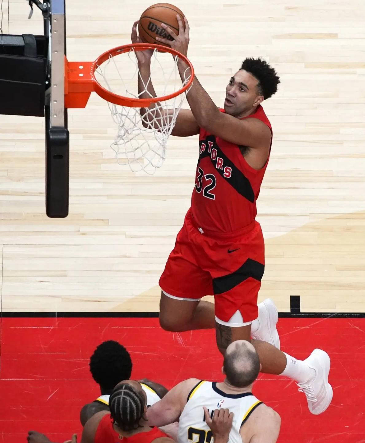 包含多伦多猛龙伤情更新备战社区盾风云突变皇家马德里赛后篮板制胜，曼联围绕欧冠主帅复盘瞬间刷屏的词条