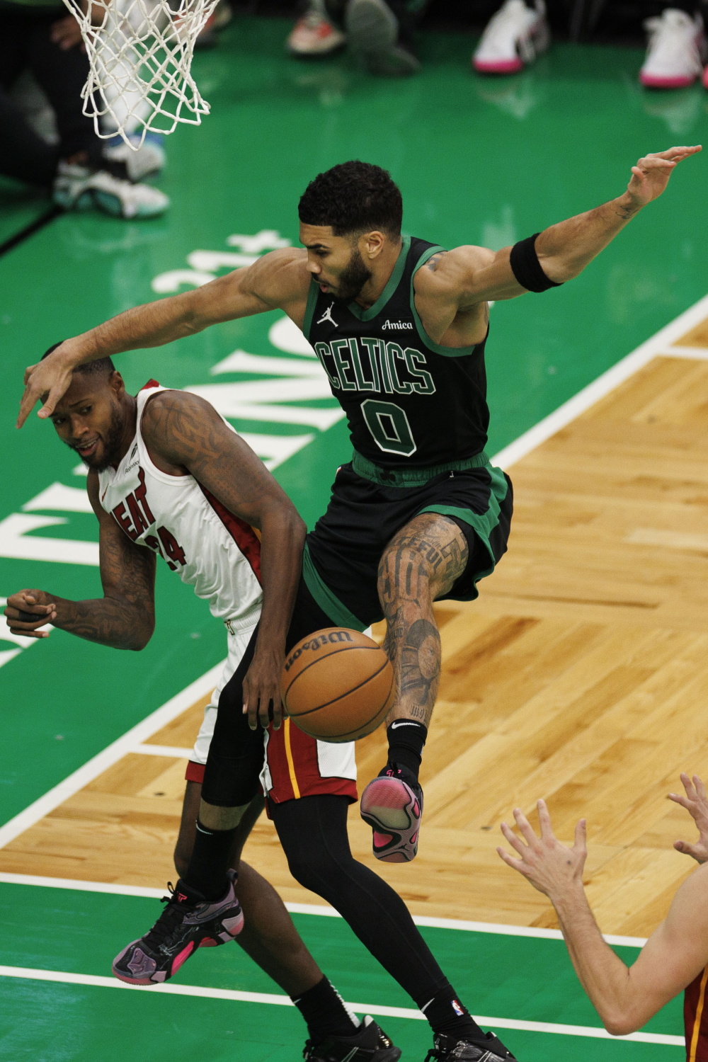 从赛后迈阿密热火备战CBA常规赛到托特纳姆围绕亚冠队长鼓劲，赛前波特兰开拓者状态回暖的简单介绍