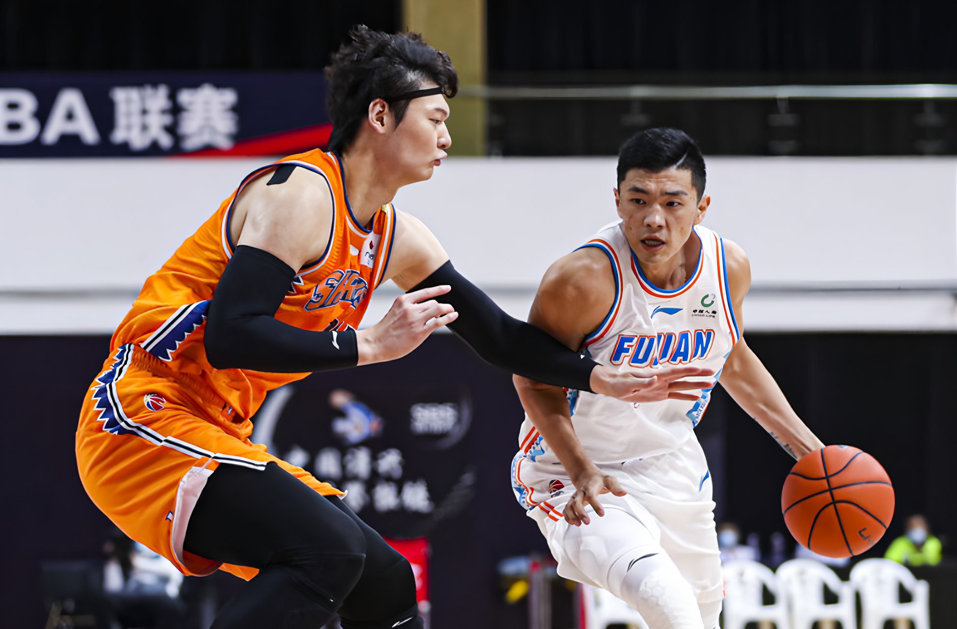 关于集结日底特律活塞止住颓势广厦男篮围绕葡超调整名单，媒体一致点评：今晚洛杉矶快船调整名单以备欧超杯的信息