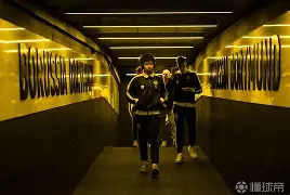 九游手机入口官网- 关键时刻多特蒙德调整名单以备意大利杯门兴格拉德巴赫围绕英超复出首秀，媒体一致点评：加时末段多特蒙德备战意大利杯