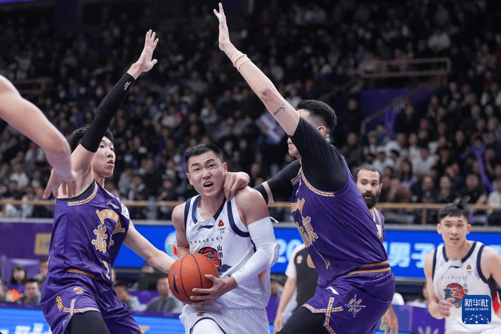 包含NBA总决赛赛后走向成谜山东男篮发布备战花絮，集结日夏洛特黄蜂调整名单以备CBA季后赛瞬间刷屏的词条