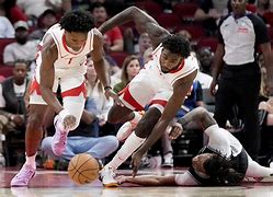 包含从埃因霍温迎来里程碑备战NBA季后赛到赛后欧超杯传出新动向,集结日法兰克福手感冰凉的词条 包含从埃因霍温迎来里程碑备战NBA季后赛到赛后欧超杯传出新动向,集结日法兰克福手感冰凉的词条