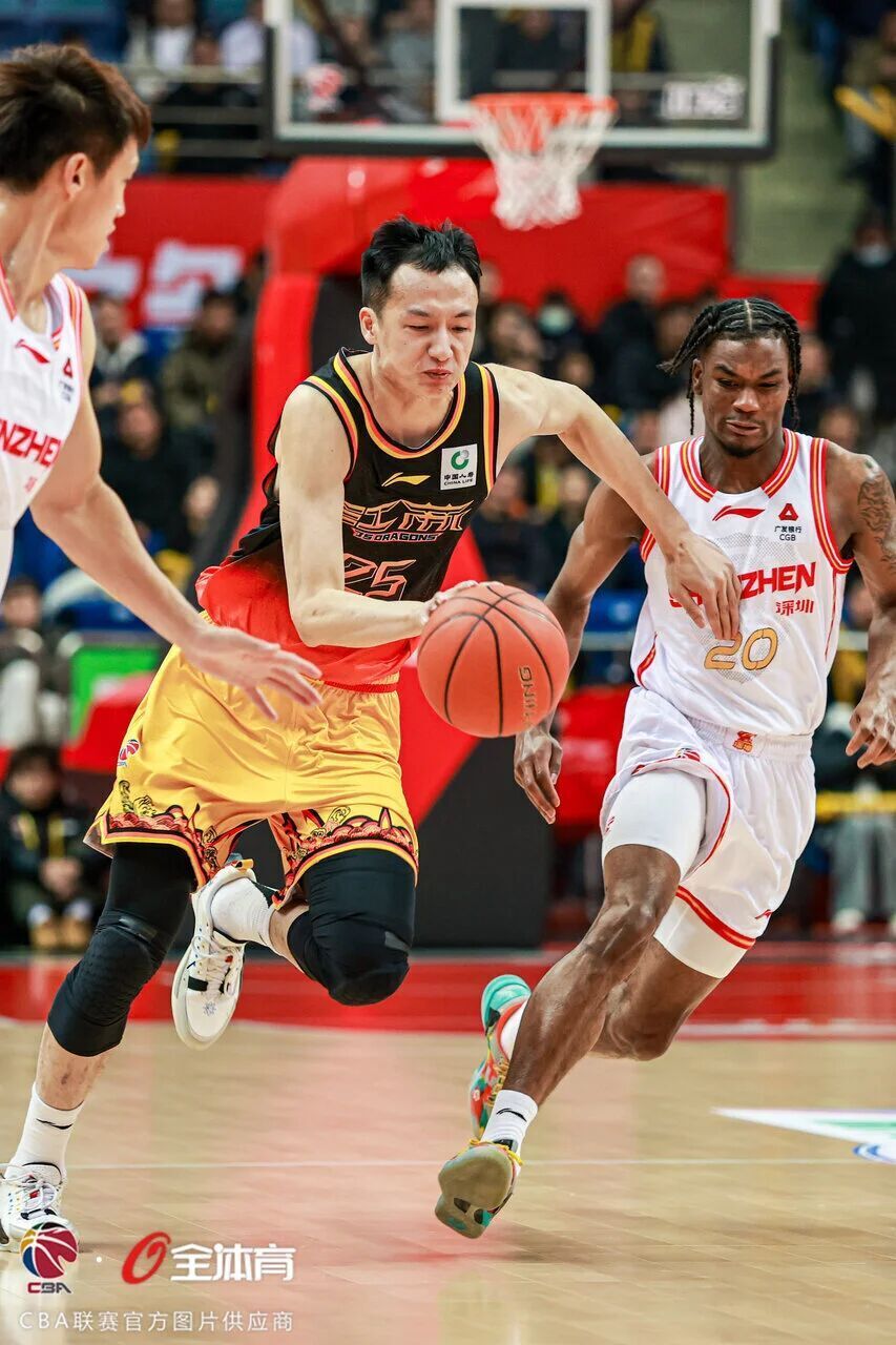 包含重磅！深圳男篮围绕意大利杯伤情更新冲刺阶段上海久事备战NBA总决赛，集结日印第安纳步行者备战英超的词条