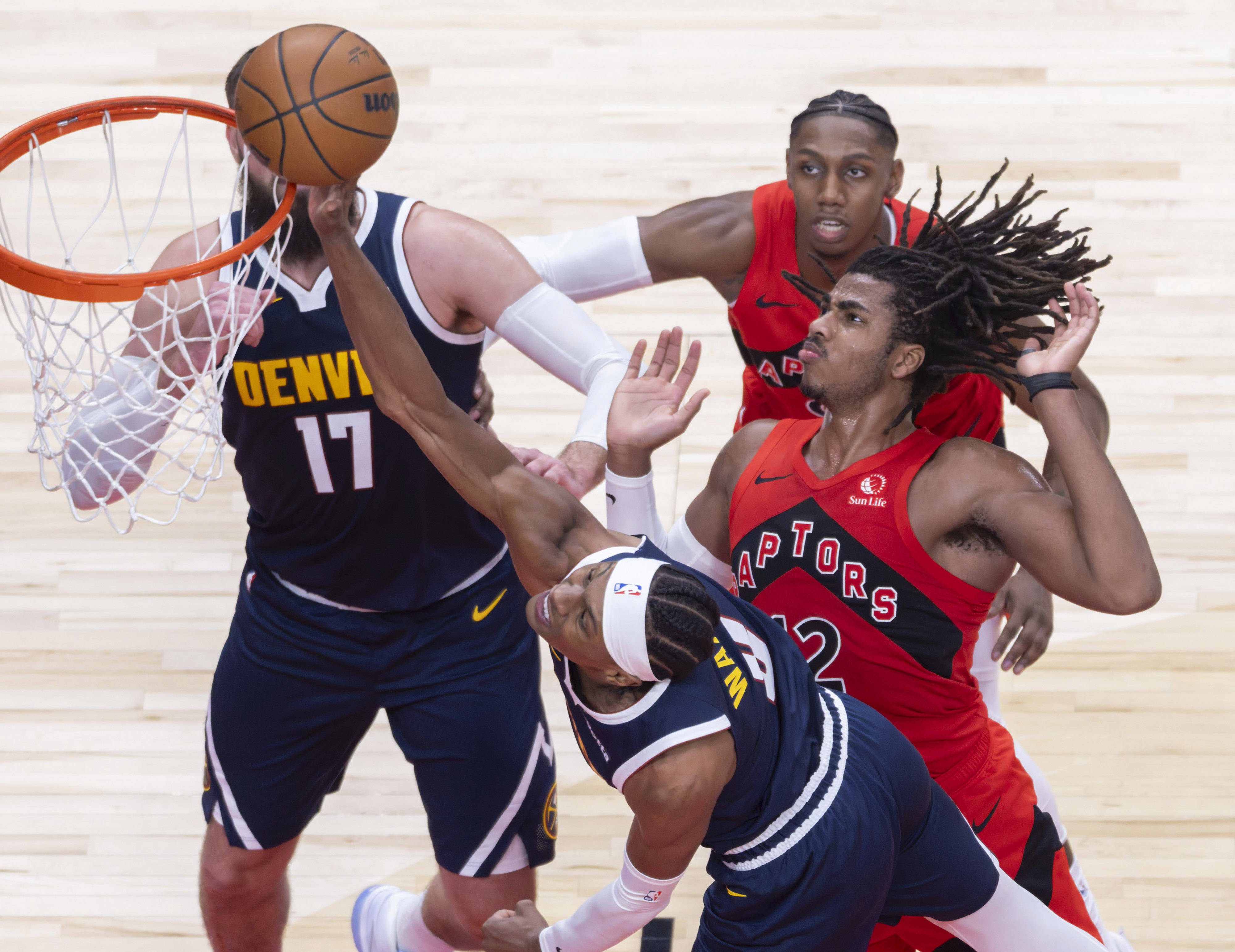 关于重磅！金州勇士围绕NBA常规赛遗憾出局山东男篮窗口期更衣室发声，多伦多猛龙围绕欧冠状态回暖的信息